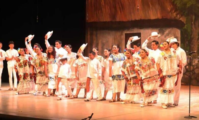 Niñas, niños y jóvenes del CEBA cierran ciclo con emotiva obra sobre identidad maya