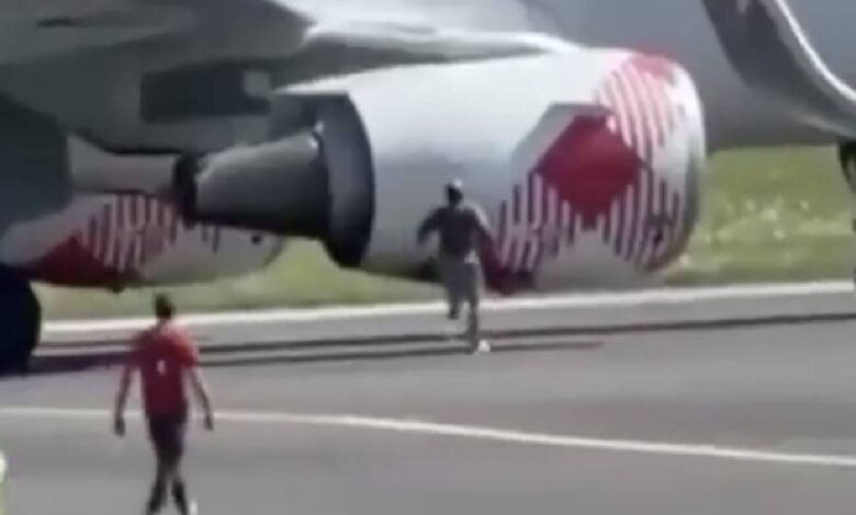 Hombre es succionado por turbina de avión en Italia, video (Foto de internet)