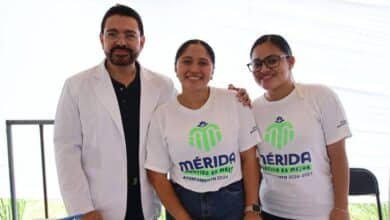 cada quince días, la plaza grande se convierte en clínica gratuita para todos