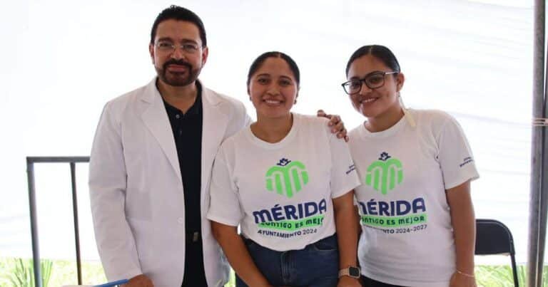 cada quince días, la plaza grande se convierte en clínica gratuita para todos