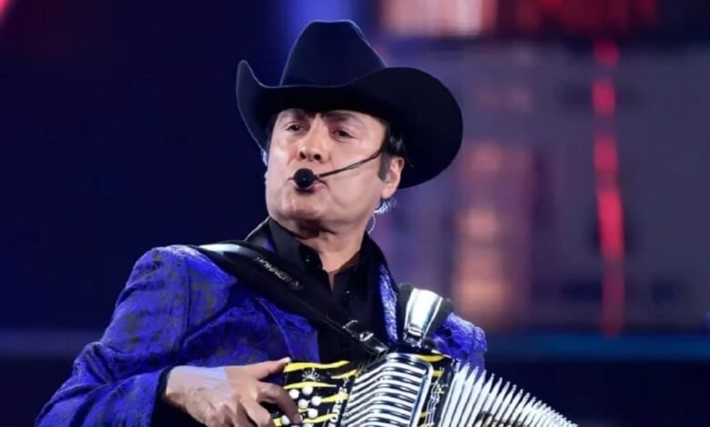 Jorge Hernández de Los Tigres del Norte sufre caída, sorprende su reacción (Foto de internet)