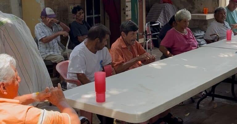Invitan a celebrar con regalos a abuelos en Mérida