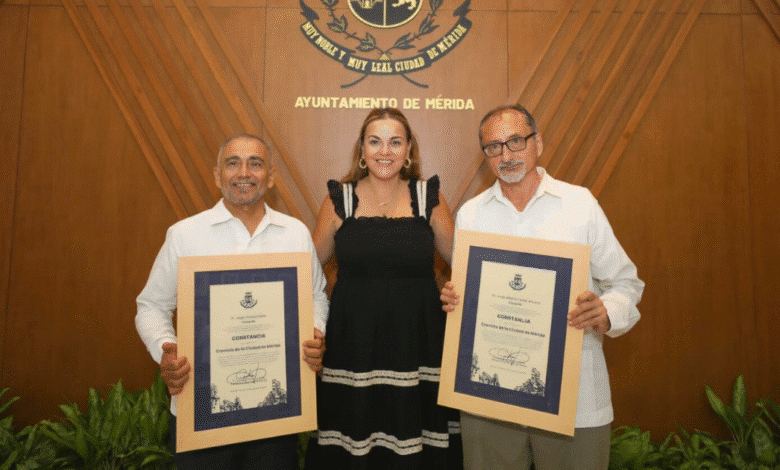 cecilia patrón entrega nombramientos a nuevos integrantes del consejo de cronistas de mérida