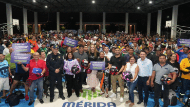 cecilia patrón protege a repartidores con entrega de más de 500 cascos certificados