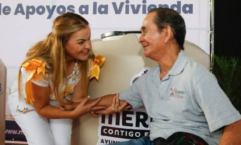 Entregan más de 150 tinacos a familias y abrían convocatoria para trabajadores del Ayuntamiento de Mérida