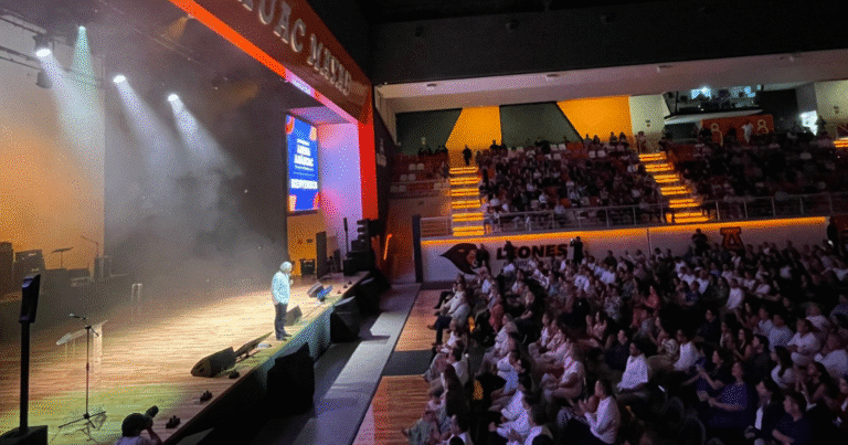 cierra con broche de oro su 40 aniversario la universidad anáhuac mayab
