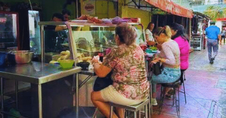 comida tradicional con sabores auténticos en el mercado garcía rejón de mérida