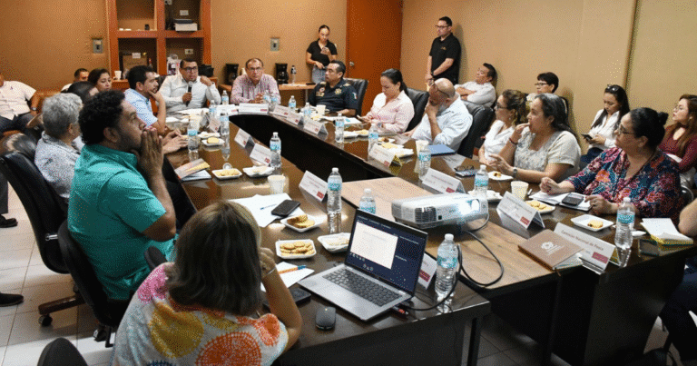 declaran marea roja de progreso a celestún; veda sanitaria y cierre de playas