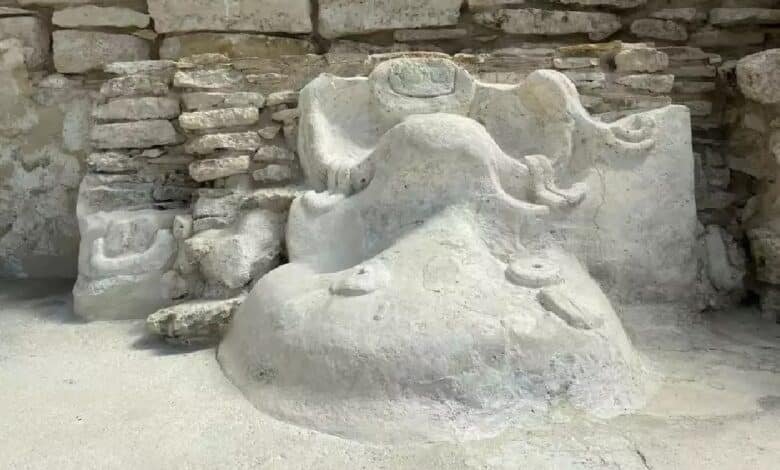 INAH Yucatán restaura mascarones mayas en Xcambó