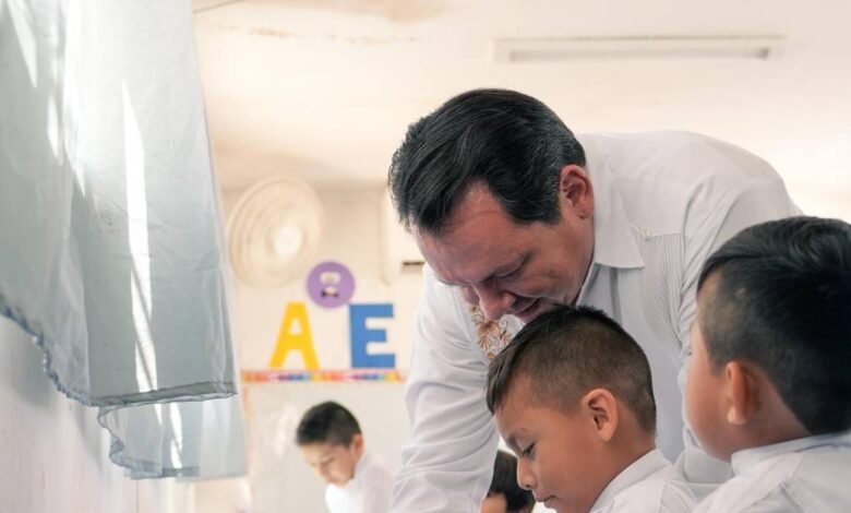 Gobernador Joaquín Díaz Mena entrega nueva aula en el preescolar indígena “Cuitláhuac” de Tixcacal