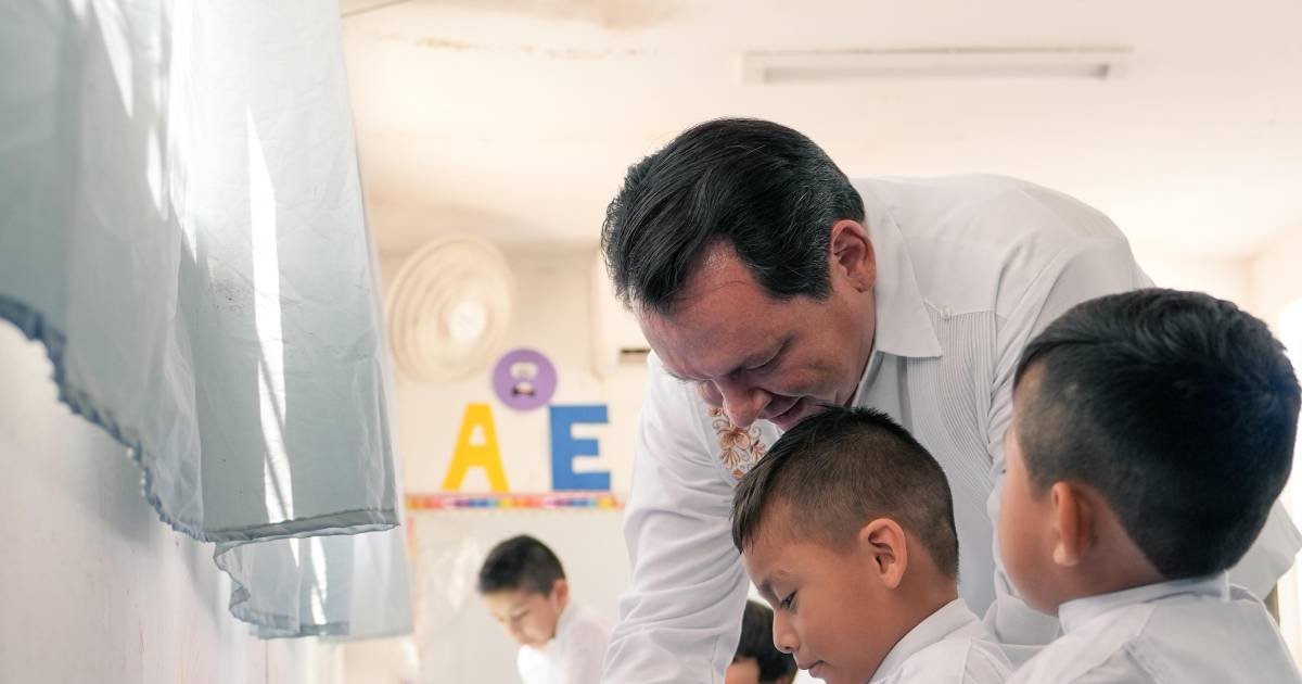 Gobernador Joaquín Díaz Mena entrega nueva aula en el preescolar indígena “Cuitláhuac” de Tixcacal