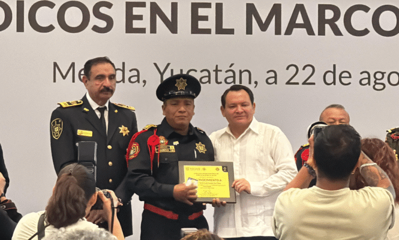 gobierno del estado reconoce labor de bomberos y paramédicos en yucatán