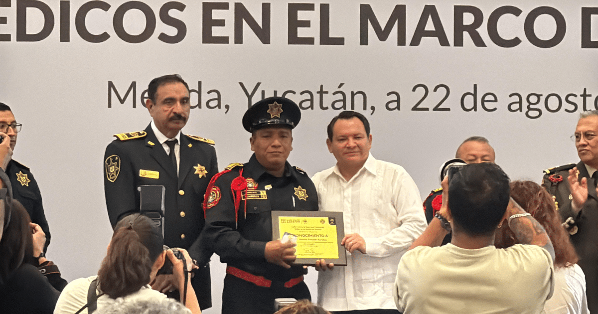 gobierno del estado reconoce labor de bomberos y paramédicos en yucatán