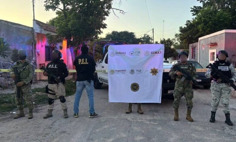 Detienen a 10 personas durante cateo por narcomenudeo en colonia de Mérida