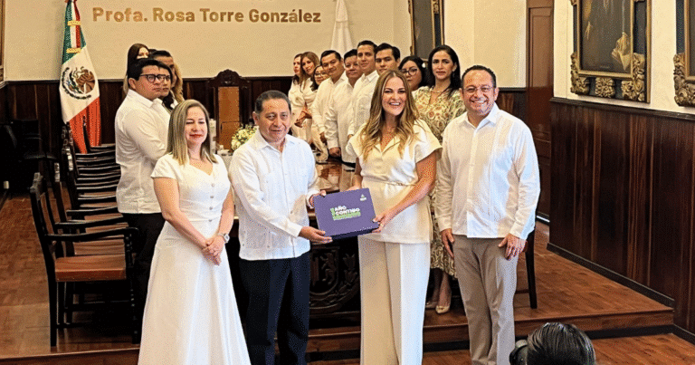 Cecilia Patrón Laviada encabeza sesión solemne de Cabildo por primer informe de trabajo