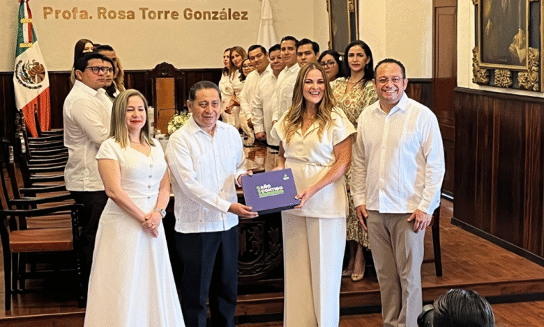 Cecilia Patrón Laviada encabeza sesión solemne de Cabildo por primer informe de trabajo