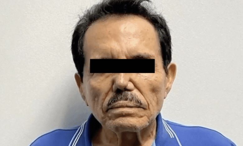 Ismael “El Mayo” Zambada, cofundador del Cártel de Sinaloa, aceptó dos cargos por crimen organizado en una corte de Nueva York. Como parte de su acuerdo judicial, se comprometió a pagar 15 mil millones de dólares y podría colaborar como testigo protegido en Estados Unidos.