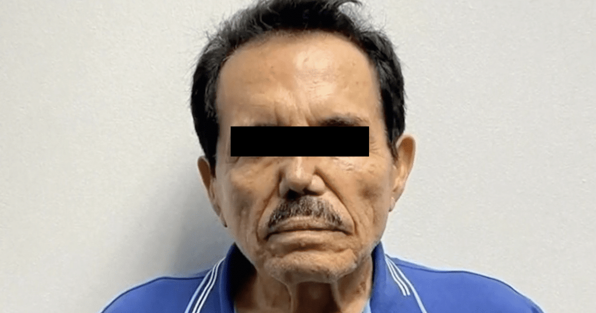 Ismael “El Mayo” Zambada, cofundador del Cártel de Sinaloa, aceptó dos cargos por crimen organizado en una corte de Nueva York. Como parte de su acuerdo judicial, se comprometió a pagar 15 mil millones de dólares y podría colaborar como testigo protegido en Estados Unidos.