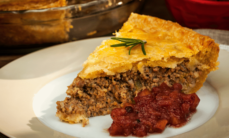 Preparar un pastel de carne es más sencillo de lo que parece. Con ingredientes básicos como carne molida, huevo y pan rallado, puedes elaborar un platillo perfecto para comidas familiares o reuniones especiales, acompañado de puré, ensaladas o verduras al vapor.