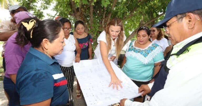 Cecilia Patrón anuncia rehabilitación de cancha en Komchén