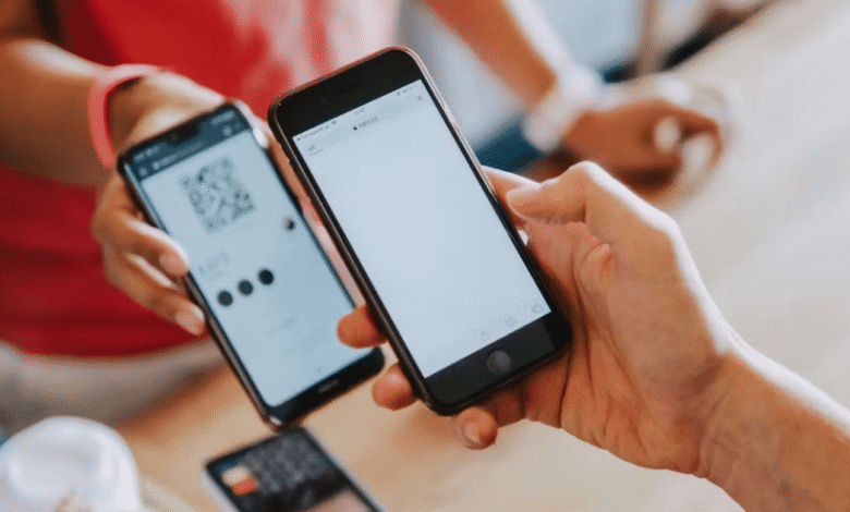 Pequeños comerciantes aceptarán pago con tarjetas vía celular