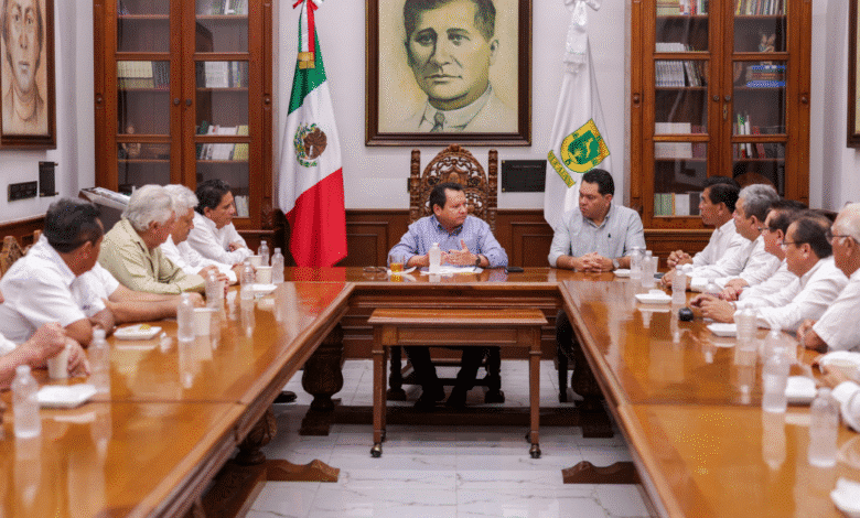 Durante una reunión en Palacio de Gobierno, el Gobernador Joaquín Díaz Mena refrendó su compromiso de mantener un diálogo permanente con el FUTV para fortalecer la modernización e innovación en el servicio de transporte público.