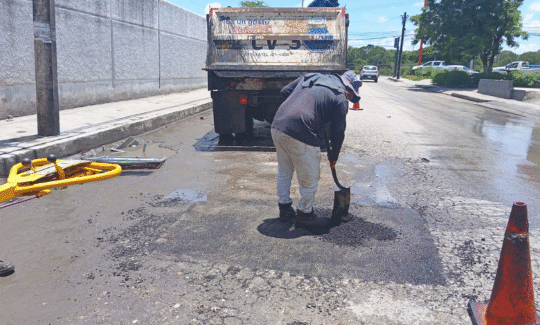 rápida respuesta del ayuntamiento de mérida para reparar bache en nueva sambulá tras lluvias