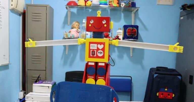 TOi Robot llega a la UADY para transformar la rehabilitación infantil