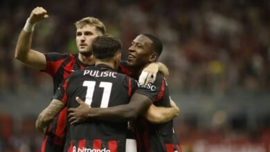 Santi Giménez inicia temporada con asistencia y el Milán avanza en Coppa Italia