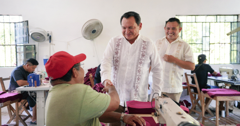 tekit impulsa el programa “bienestar en tu escuela” con más de 12 mil uniformes escolares