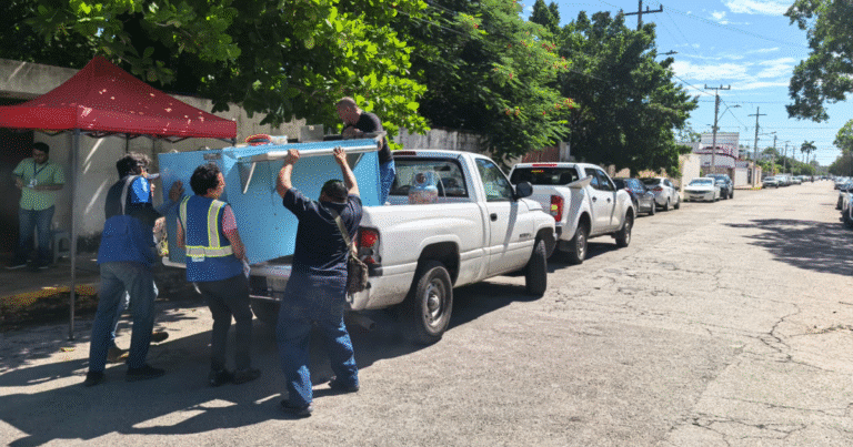 ayuntamiento de mérida retira puestos ambulantes irregulares en diversos puntos de la ciudad