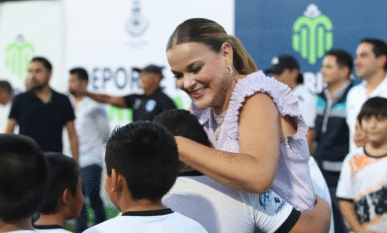 cecilia patrón entrega instalaciones deportivas renovadas en yucalpetén