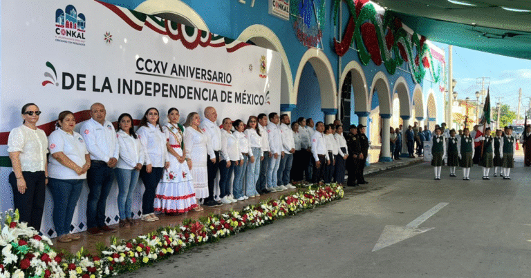 Conkal realiza desfile cívico por el 215 aniversario de la Independencia de México
