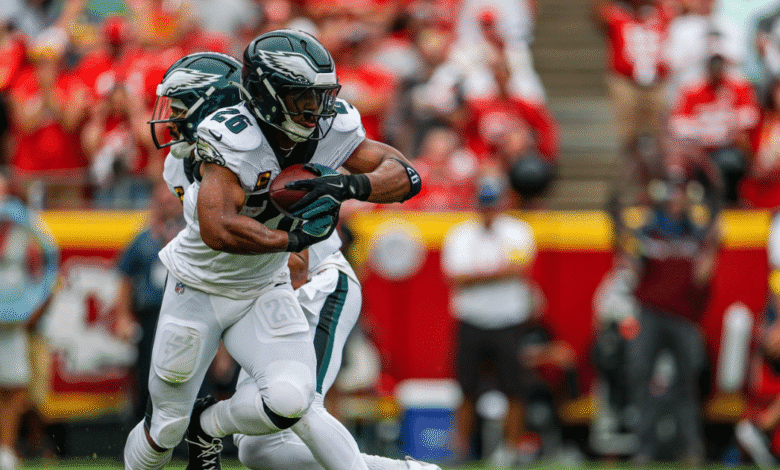 Las Águilas vencieron 20-17 a los Jefes con aportes clave de Jalen Hurts y Saquon Barkley, consolidando su dominio reciente sobre Kansas City en la NFL.