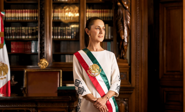 La presidenta Claudia Sheinbaum presentó este 1 de septiembre de 2025 su Primer Informe de Gobierno, un acto histórico al ser la primera mujer en México en rendir cuentas desde Palacio Nacional.
