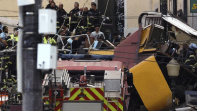 El histórico elevador de la Gloria en Lisboa sufrió un descarrilamiento que dejó 16 muertos y 23 heridos. Las autoridades investigan las causas mientras la ciudad declara luto oficial.