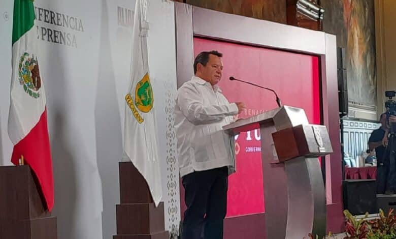 Gobernador Joaquín Díaz Mena anuncia iniciativa para reformar la Ley Isstey