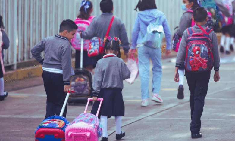 Más de 23 millones de estudiantes regresan a clases en México