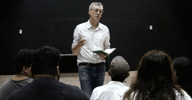 richard maxwell imparte taller de teatro experimental en transversales 2025