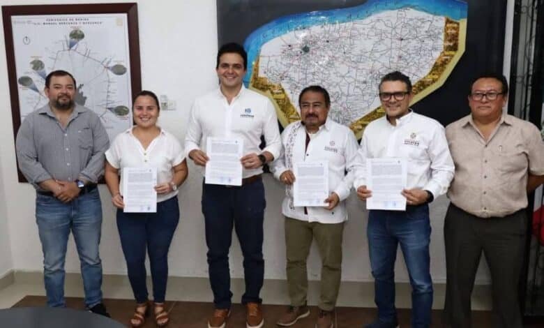 Rihani González firma convenio con el Incay para mejorar calles en Progreso y Flamboyanes