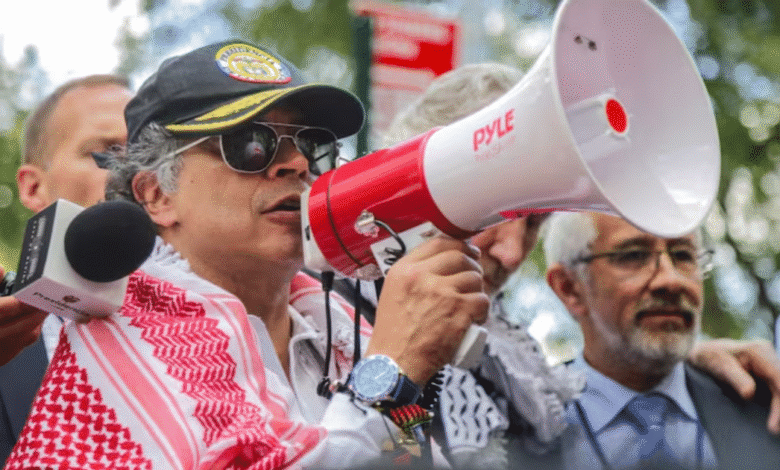 Roger Waters y Petro encabezan marchas en Nueva York; Washington revoca visa al presidente de Colombia (Foto por La Tercera)