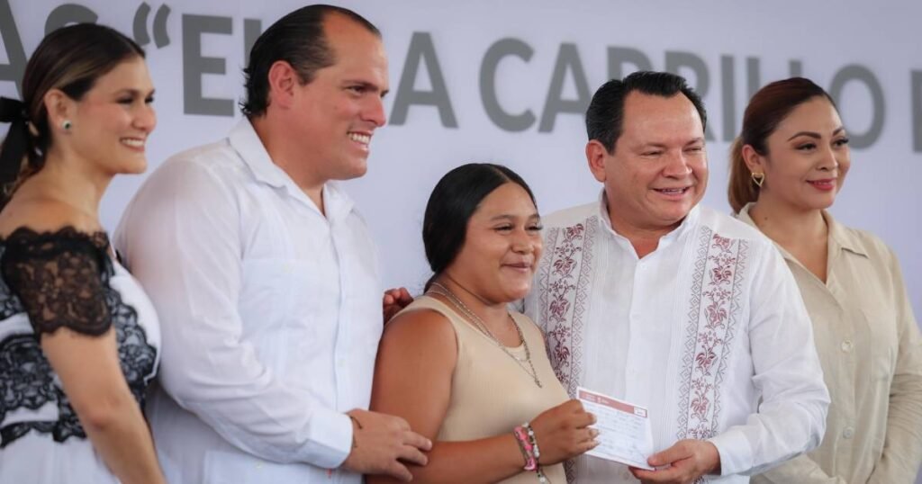 yucatán entrega tarjetas “elvia carrillo puerto” a madres autónomas con programa mujeres renacimiento (4)