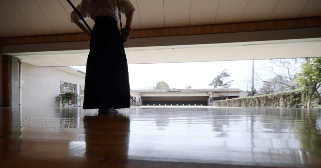 Los dojos de espada —espacios físicos y simbólicos donde se enseñó kenjutsu, iaijutsu y, más tarde, kendo e iaido— fueron instituciones clave para la formación militar, social y moral en el Japón feudal.