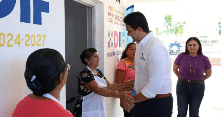 erik rihani supervisa mejoras en el comedor comunitario de chelem