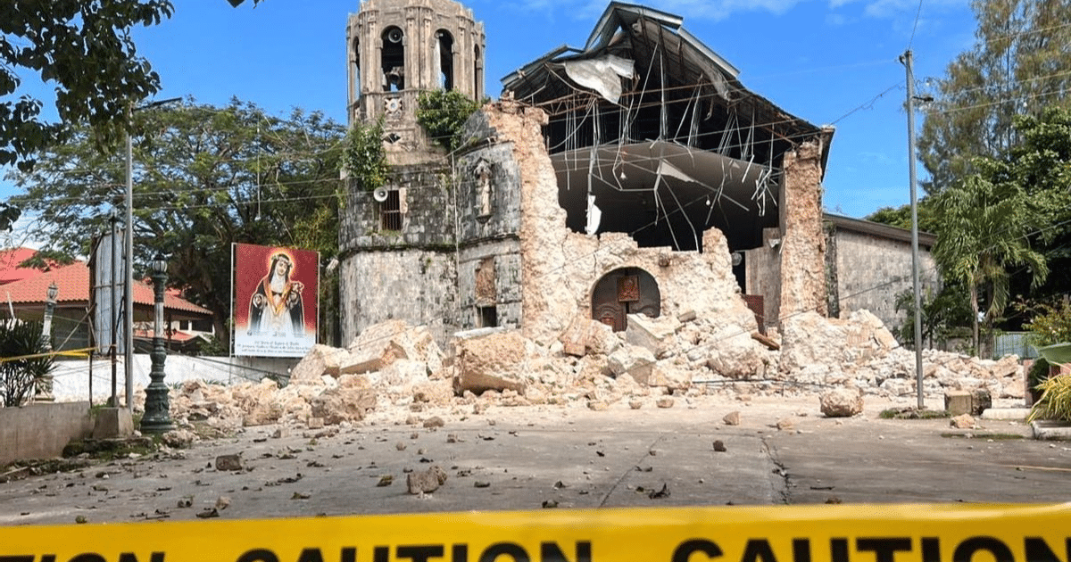 Asciende a 72 la cifra de fallecidos por fuerte terremoto en Filipinas; miles de personas siguen sin hogar (Foto por Juanito Espinosa/EFE)