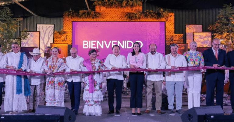 inaugura díaz mena la semana de yucatán en méxico