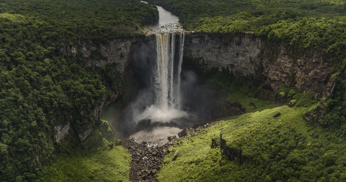 La leyenda que salta al vacío Kaieteur Falls, la joya oculta de Guyana (Foto por René Koster)