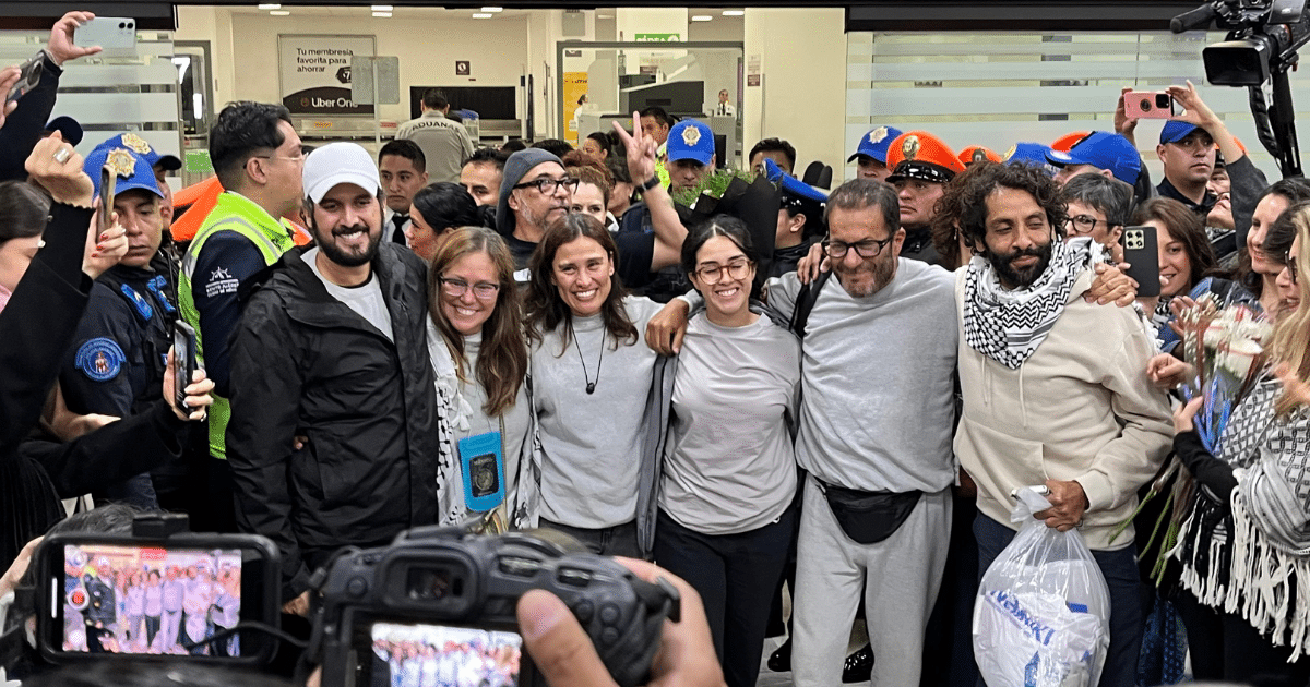 Llegan a México los seis mexicanos detenidos en Israel tras misión humanitaria en Gaza