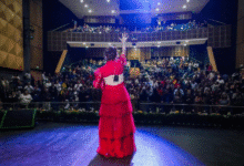 maría san felipe emociona celaya con “por si volvieras” en la fil 2025