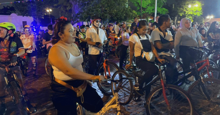 más de 400 ciclistas participaron en la rodada de las Ánimas